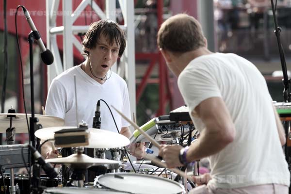 CARIBOU - 2011-05-28 - PARIS - Parc de la Villette - Brad Weber - Daniel Victor Snaith